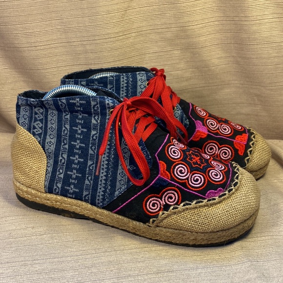 Handmade brocade/embroidered slipon burlap booties - Picture 2 of 16